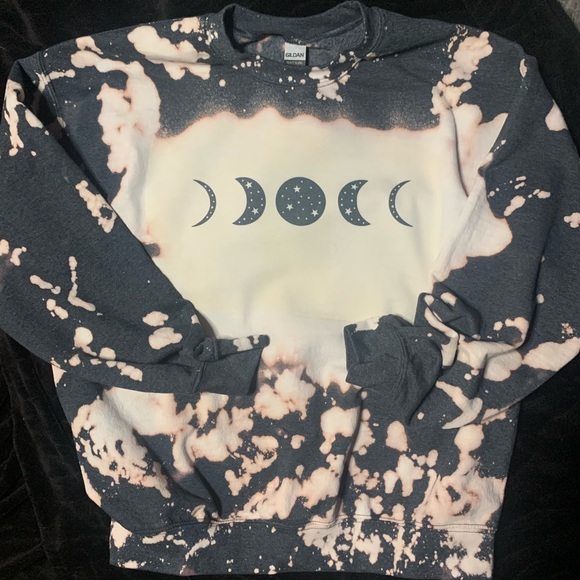 Gildan Tops - Moon phase sweatshirt